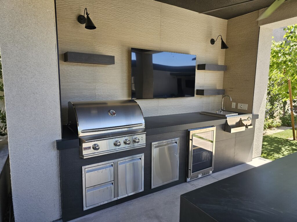 Outdoor Kitchenmedia wall