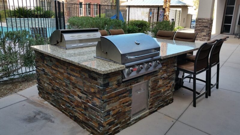 BBQ Island Bar Seating Ideas That Make the Party