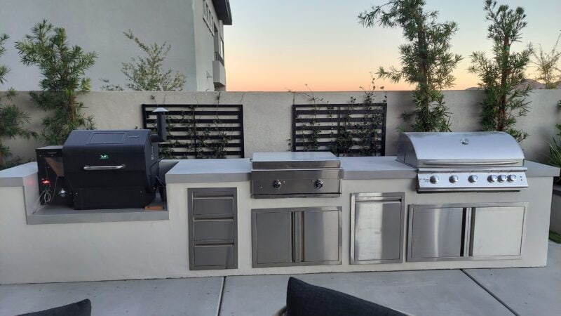 Pellet Smoker in a BBQ Island: The Best of Both Worlds